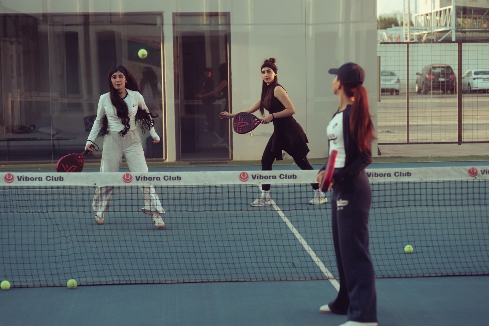 Le padel a été multiplié par sept en quatre ans, et il ne se joue toujours qu’à quatre